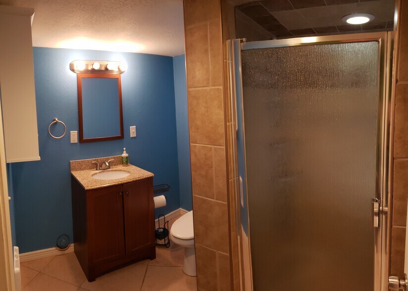 Bathroom - 1079 S Woodruff Ave