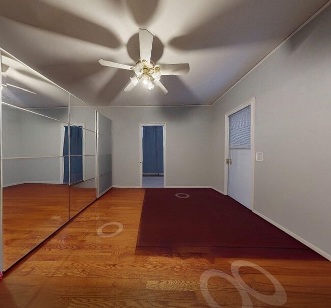 Building Photo - 20-22-22 Holmes St