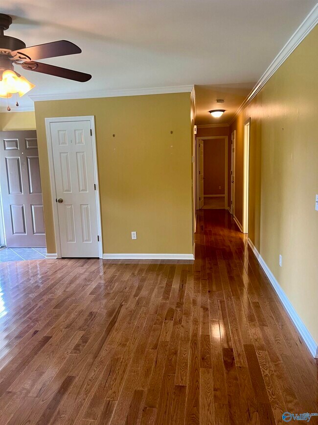 Building Photo - 110 Laurel Oak Rd