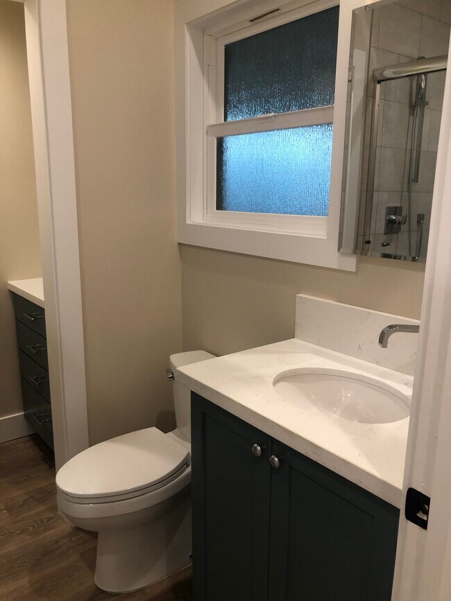 Building Photo - 2806 Ocean Dr