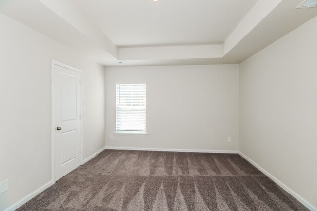 Building Photo - Located in  Burnside Farms!  Don't miss out!