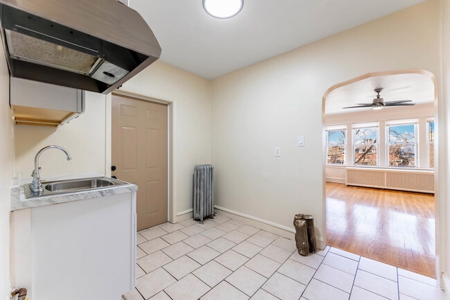 Building Photo - 6352 S Francisco Ave