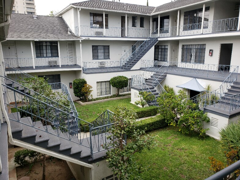 Building Photo - 4221 Los Feliz Blvd