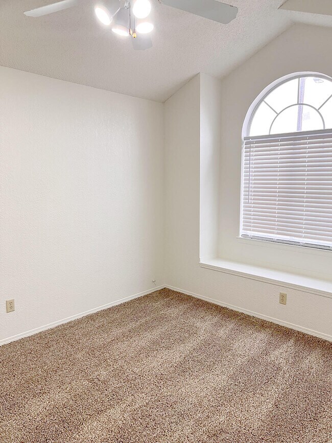 Building Photo - 7125 Tierra Taos Dr