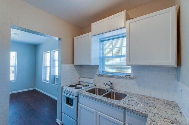 Building Photo - 309 Hutcheson St