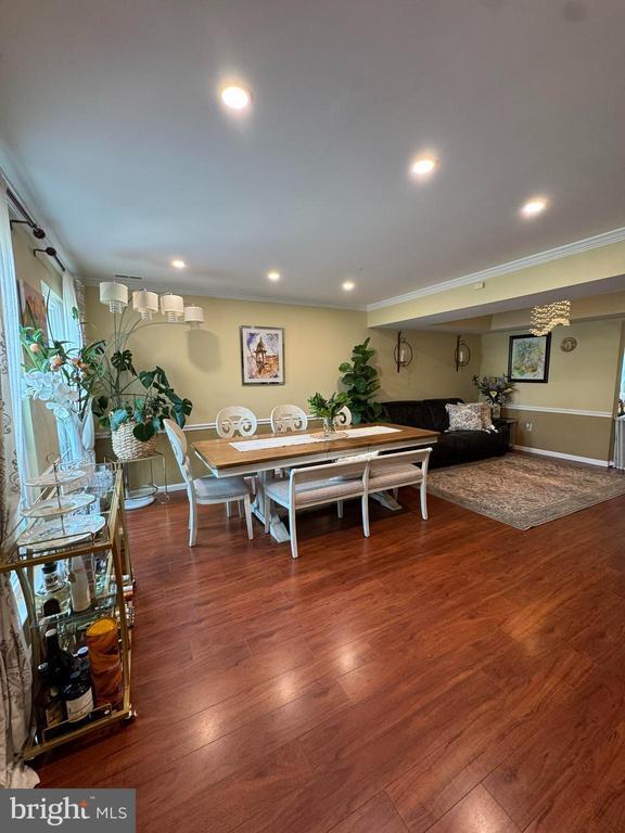 Building Photo - 1724 Balas Cir
