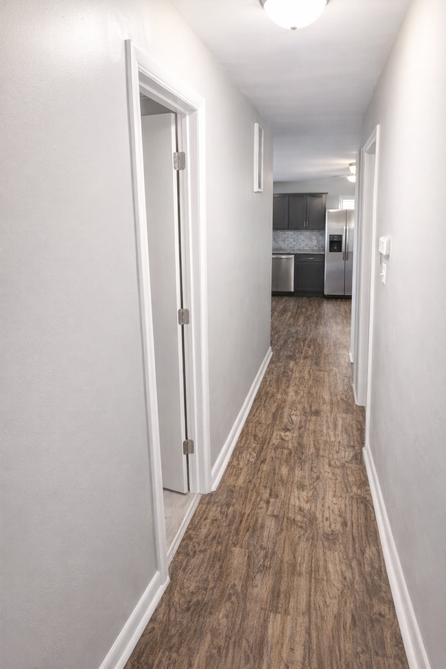 Building Photo - 2656 W 60th St