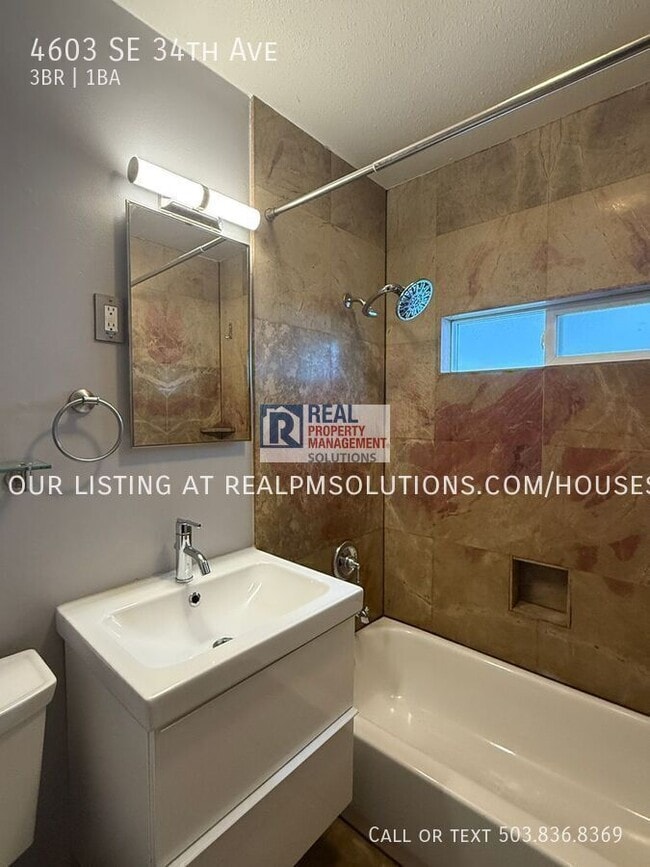 Building Photo - 4603 SE 34th Ave