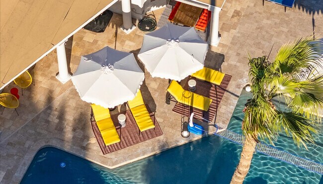 Building Photo - 2431 E Laurel St