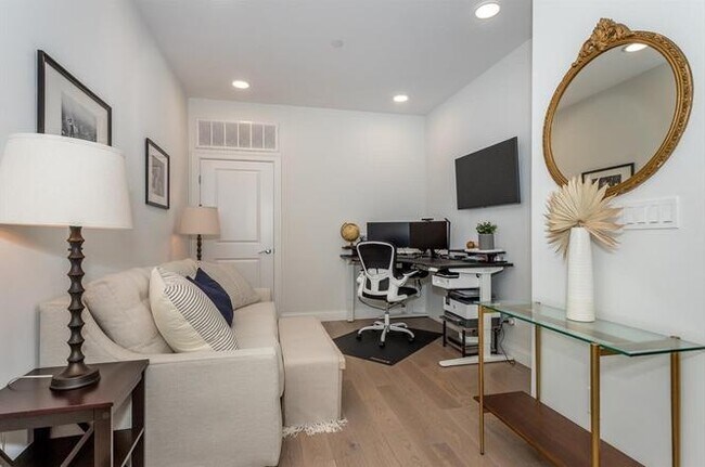 Building Photo - DGevol