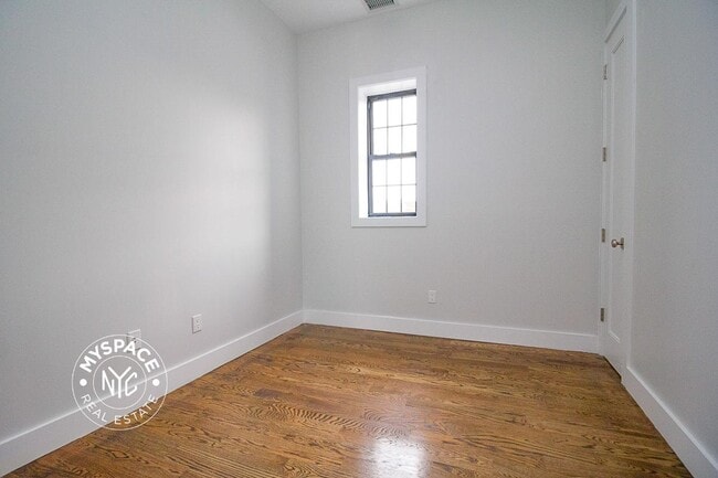 Building Photo - 852 Rogers Ave