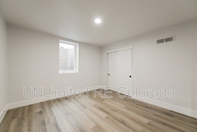 Building Photo - 1350 Troy St