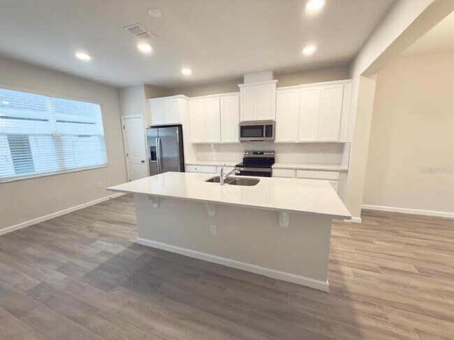 Building Photo - 15445 Bay Brg St