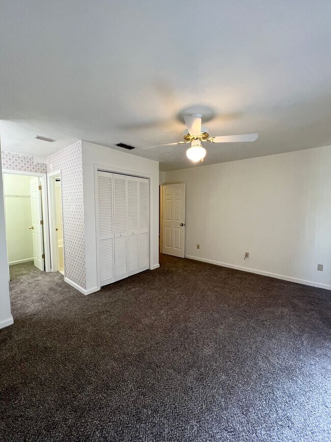 Building Photo - 2BR/2BATH Great School Zones! Available Summer 2026