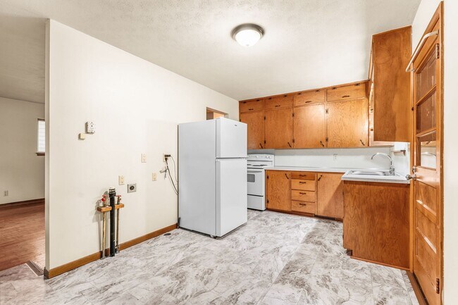Building Photo - 1628 N Marlan Ave