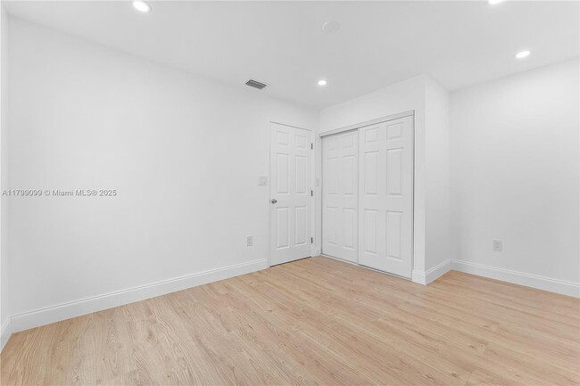 Building Photo - 1694 NE Orion St