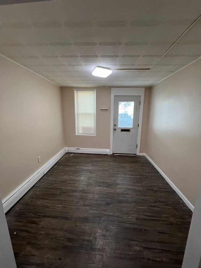 Building Photo - Charming 3 Bedroom 2 Bathroom House near RACC