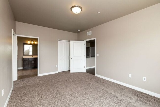 Building Photo - $1,395 | 1 Bedroom, 1 Bathroom Condo | Pet...