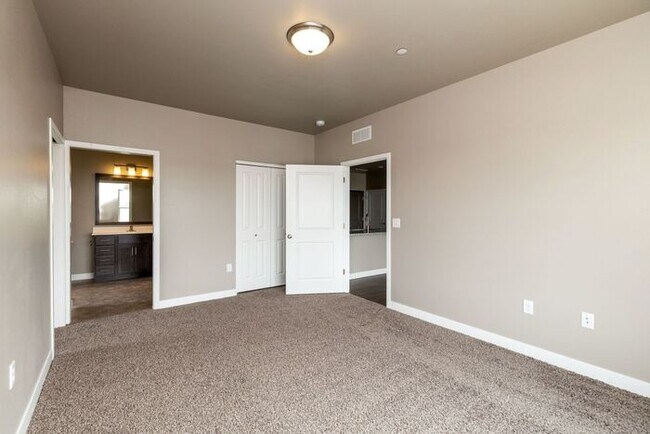 Building Photo - $1,450 | 1 Bedroom, 1 Bathroom Condo | Pet Friendly* | Available for August 1st, 2026 Move In!