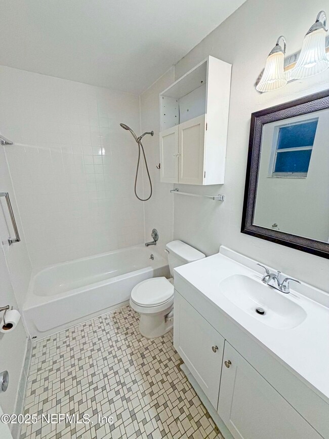 Building Photo - 283 Almansa Rd