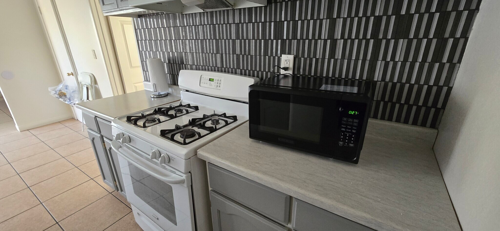 Building Photo - 44034 Carolside Ave