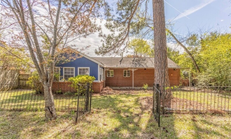 Building Photo - 2727 Pelzer Ave