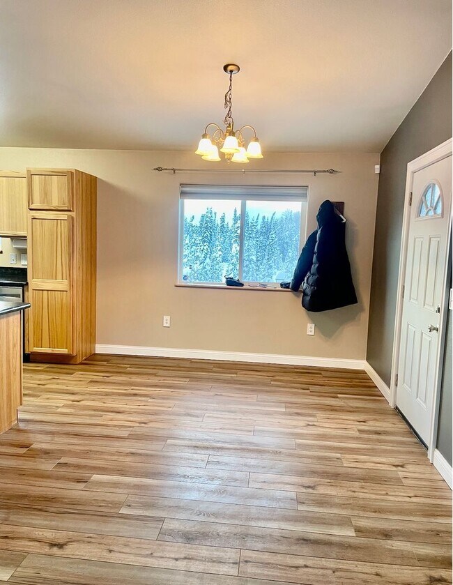 Building Photo - Fantastic, Single Family, Ranch Style home on an acre! Upgraded 3bed/2bath/2 car garage with all ...