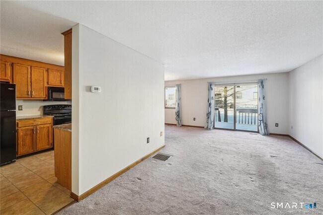 Building Photo - 17 Oak Forest Dr