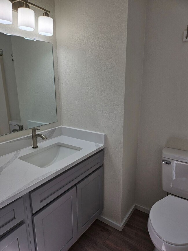 Building Photo - ALL PROSPECTIVE TENANTS MUST SUBMIT A $58 ...