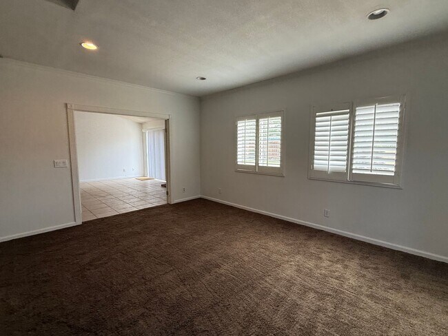 Building Photo - Hesperia Home, 3 Bedroom's, 2 Bathrooms, New paint, New Carpet,