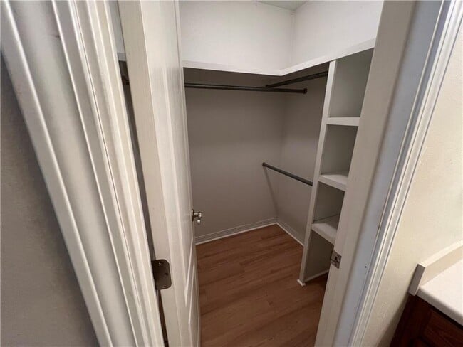 Building Photo - 235 Ravenwood Blvd