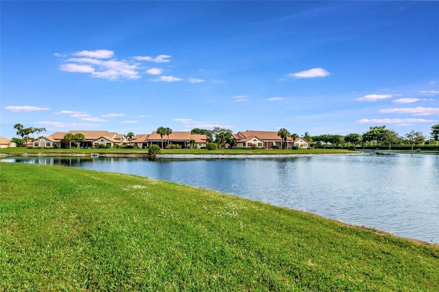 Building Photo - 8224 Cassia Dr