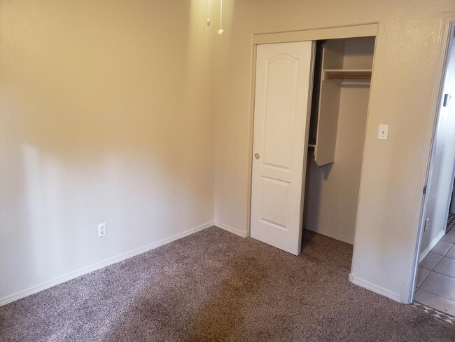 Building Photo - 2605 Silver Star Dr SW
