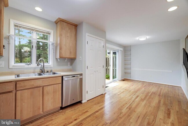 Building Photo - 9823 St Cloud Ct