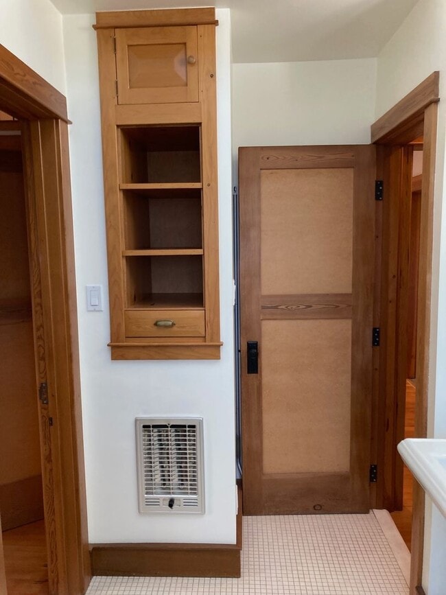 Building Photo - Stunning 2 Bedroom, 1 Bath Craftsman Front...