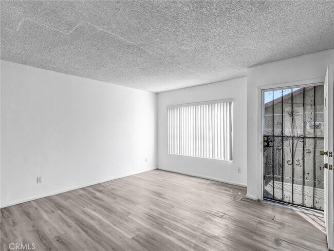 Building Photo - 151 E 95th St