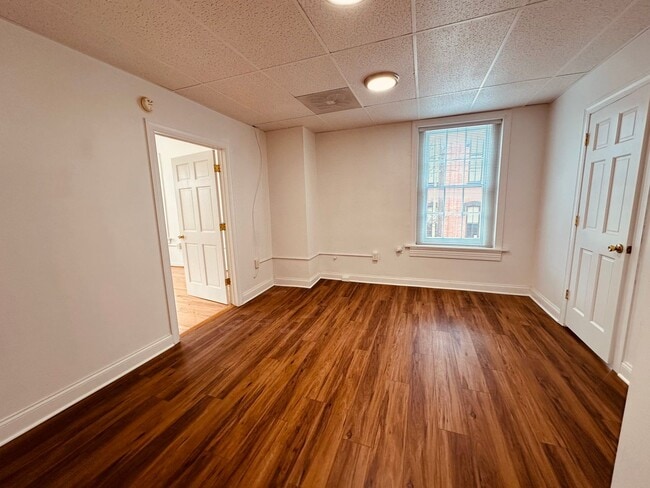 Building Photo - 102 E King St