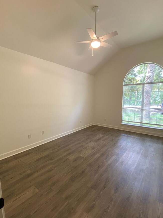 Building Photo - COMING AVAILABLE IN APRIL