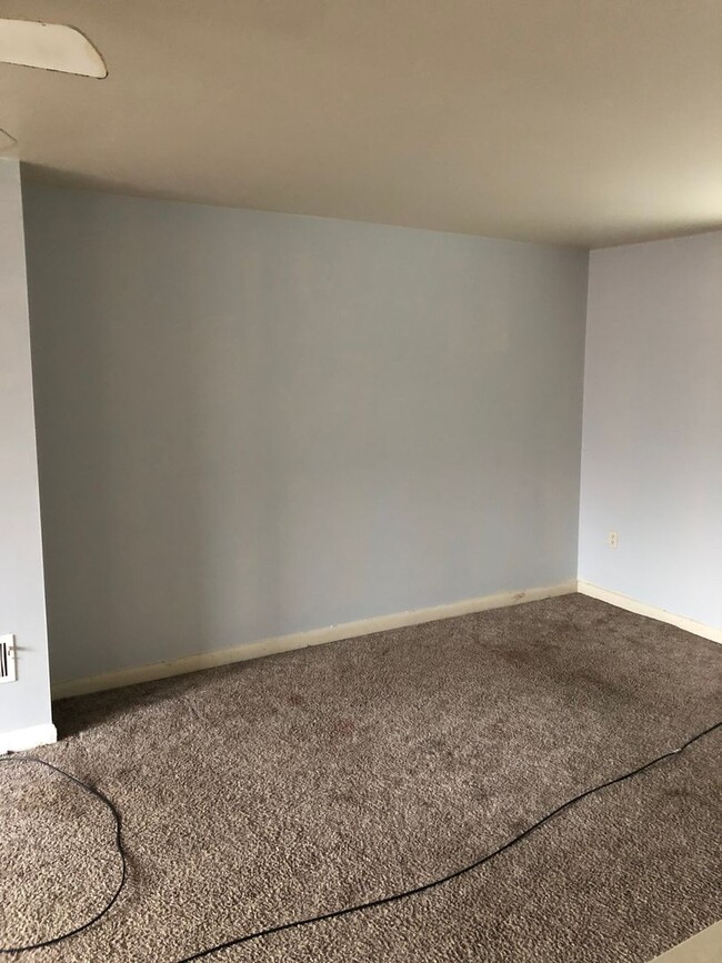 Building Photo - Harrisburg 3 Bedroom 1 Bath, Yard, Parking