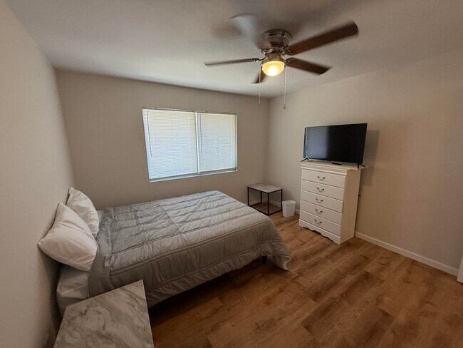 Building Photo - 801 N Ann St