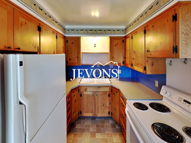 Building Photo - 4105 W Lincoln Ave