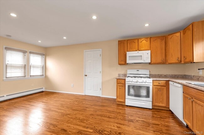 Building Photo - 13 7th St