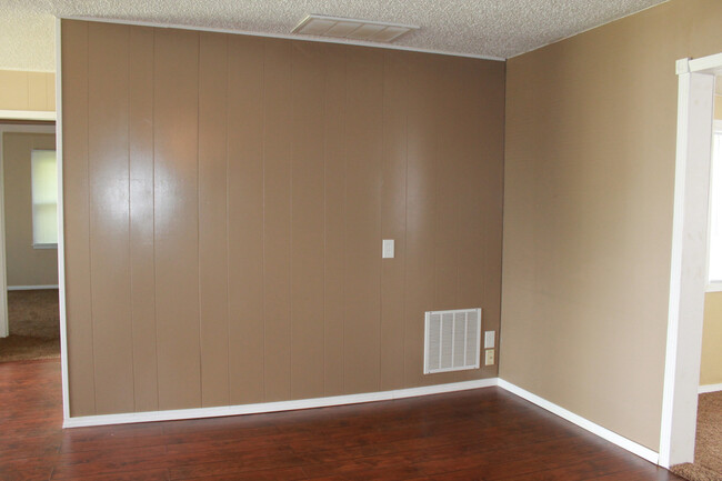 Building Photo - Move In Special!!!  $150 off 2nd month ren...