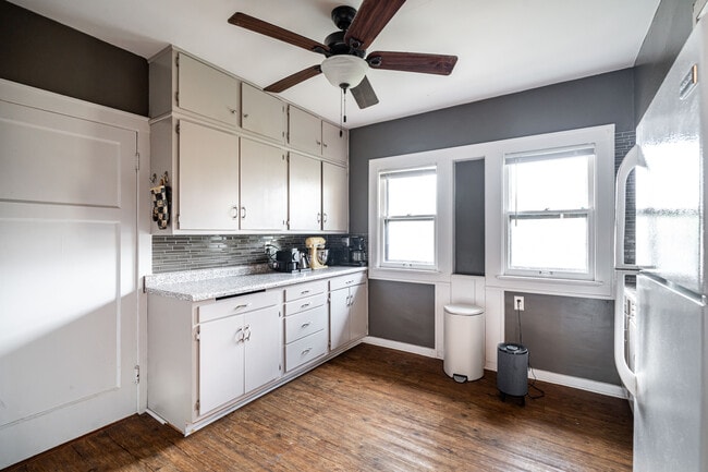 Building Photo - 522 N 65th St