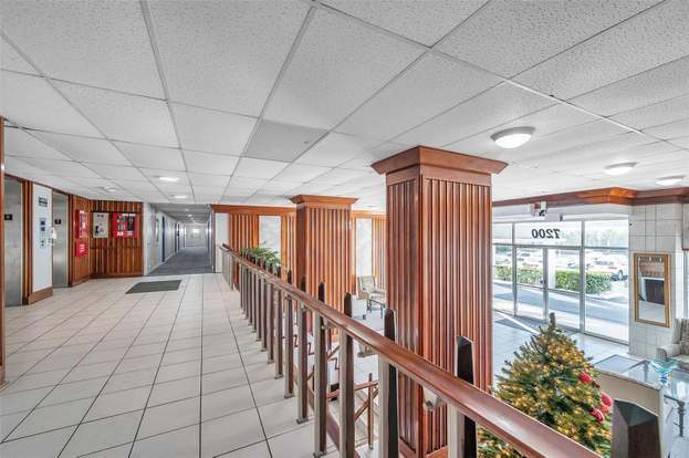 Building Photo - 7200 Sunshine Skyway Ln S
