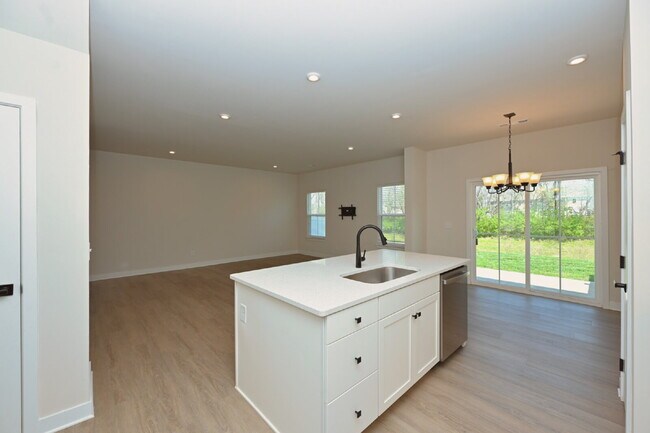 Building Photo - Updated Gallatin Townhome | 3BR + Garage, W/D Included