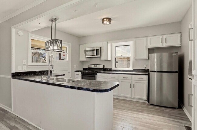 Building Photo - Updated 3BR Home with New Kitchen & 2-Car Garage