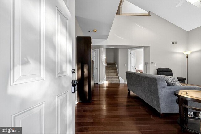 Building Photo - 406 Margit Ct