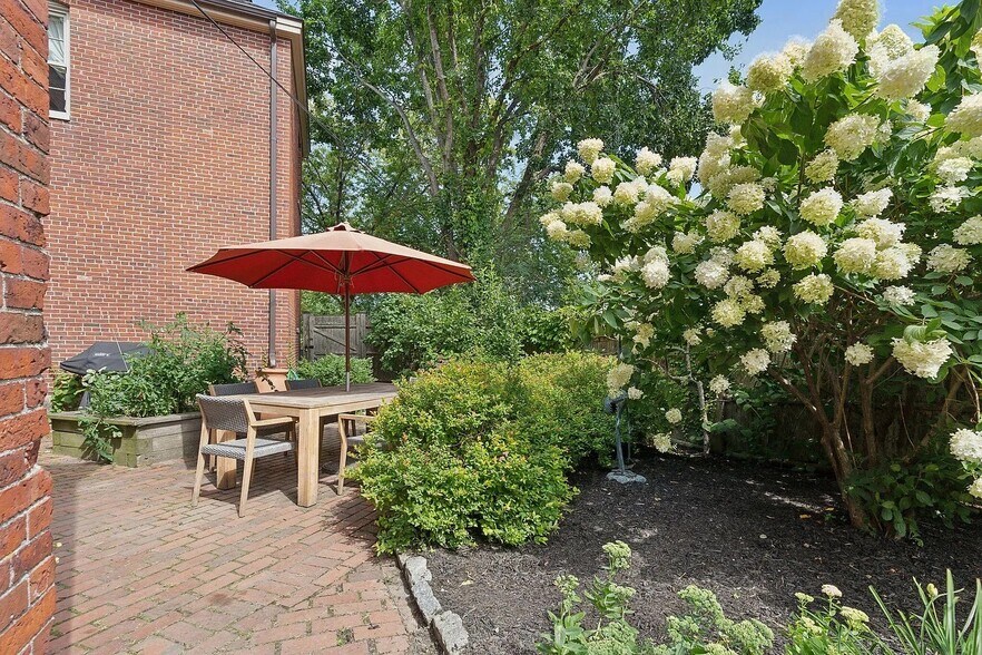 Building Photo - 32 Pleasant St