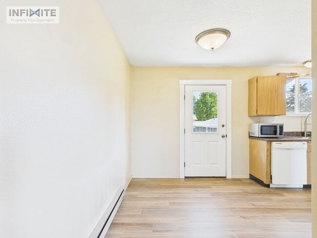 Primary Photo - 2 Bed | 1 Bath | 884 Sq Ft